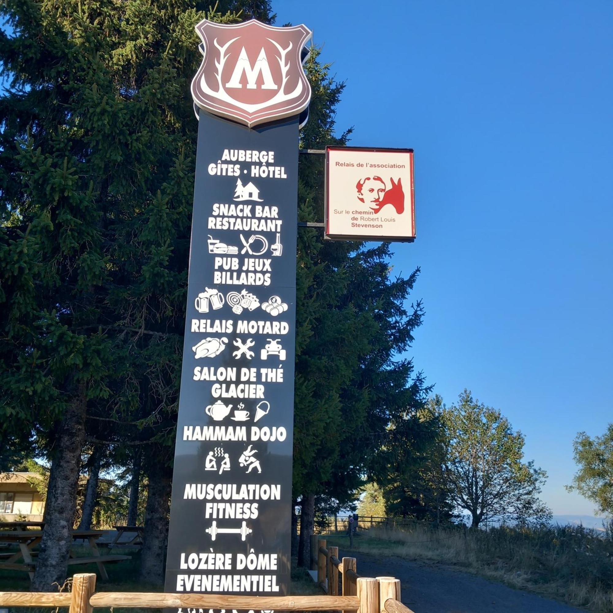 Hotel Montlo Relais Des Cerfs à Cubieres Extérieur photo