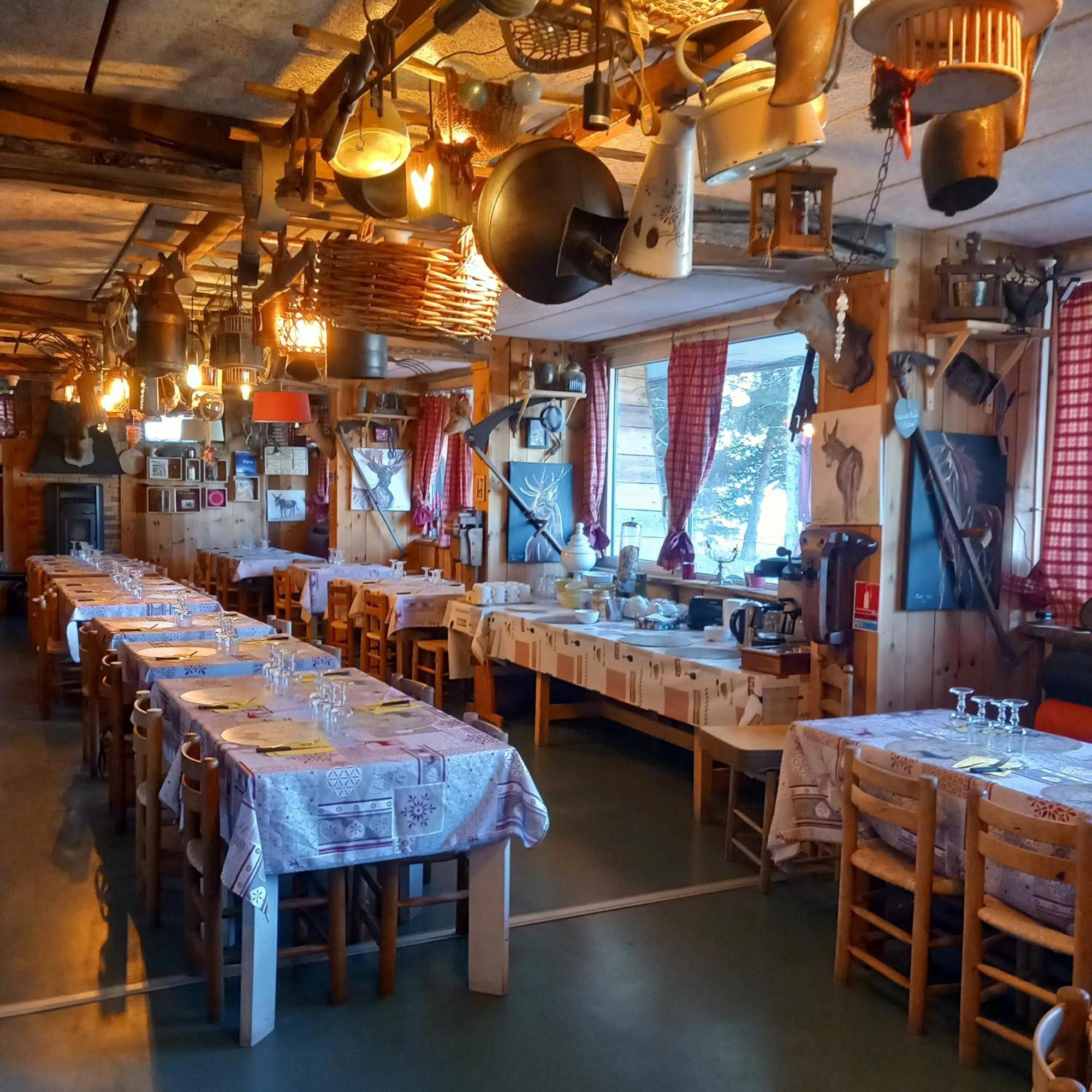 Hotel Montlo Relais Des Cerfs à Cubieres Extérieur photo